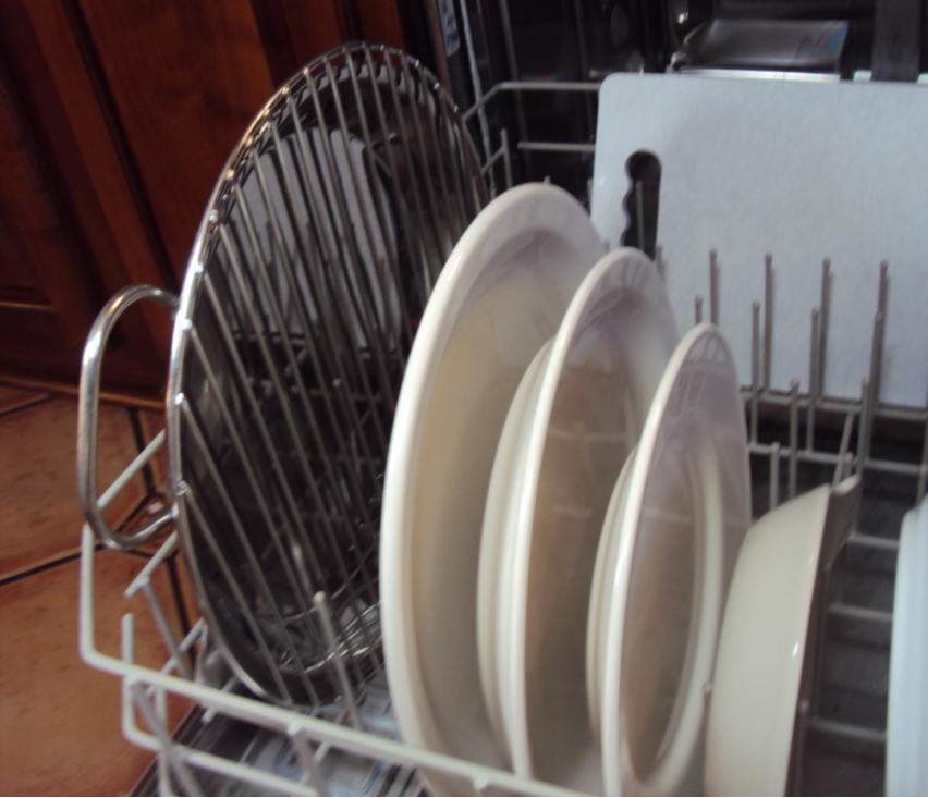 The Pan, The Rack, and The Tongs Clean Beaufifully in Your Dishwasher, too.Si